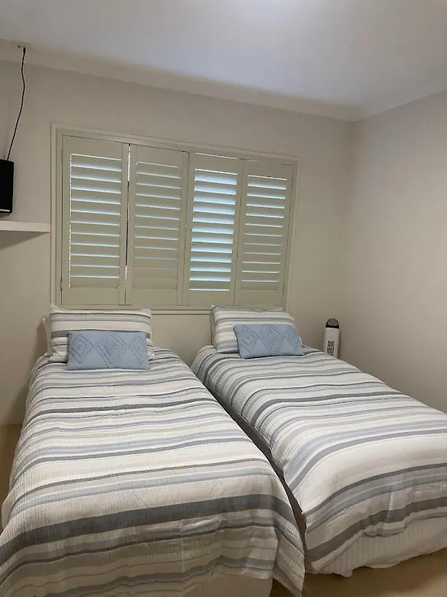 Beachfront Miami 2 Bdr Easy Living Views Views!!!! Gold Coast Apartment